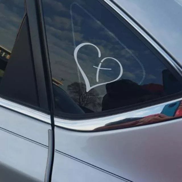 pegatina cruz corazon