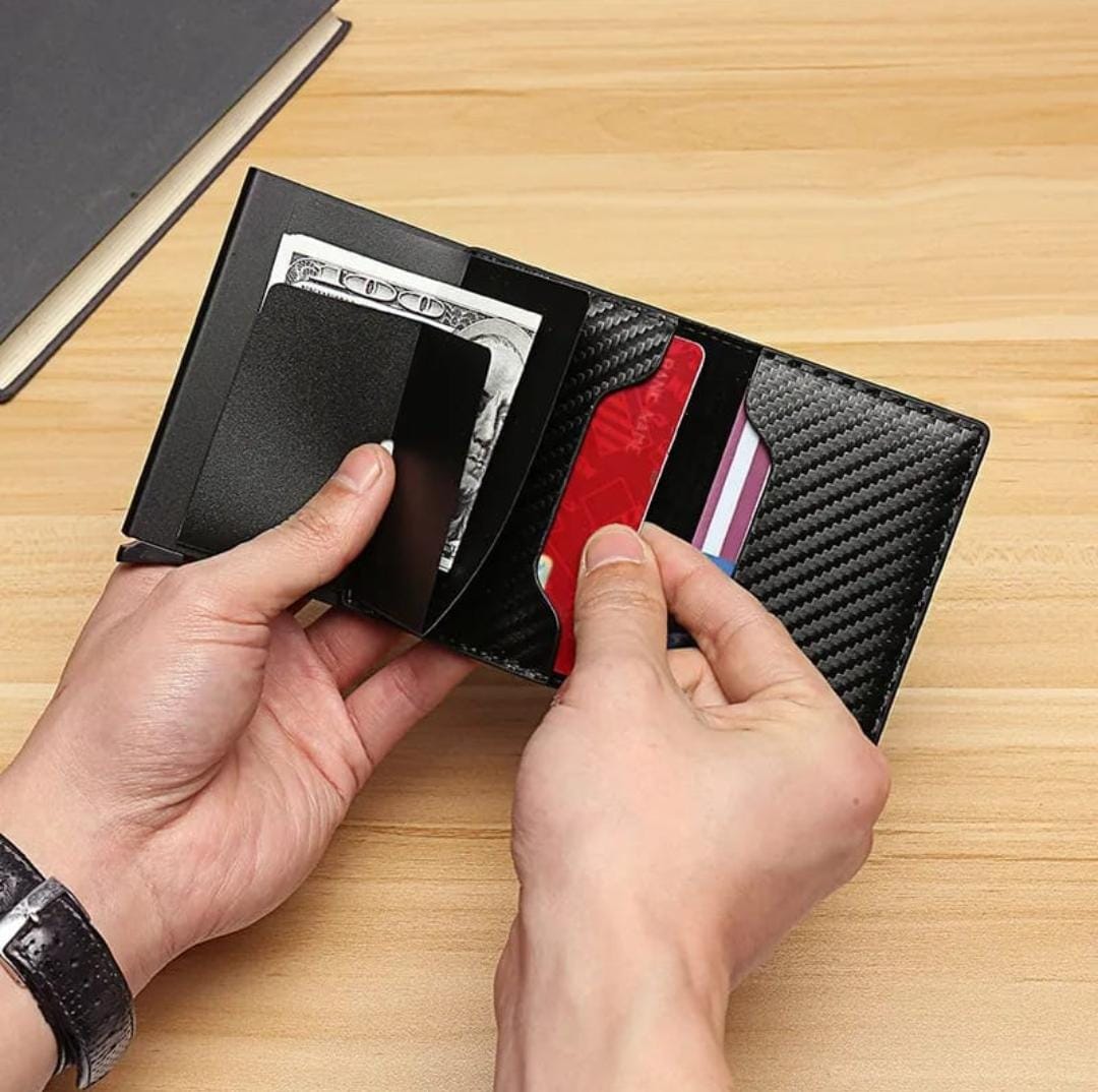 Billetera Tarjetero - Cuero Fibra Carbón con triple pliegue mágico negro RFID con botón
