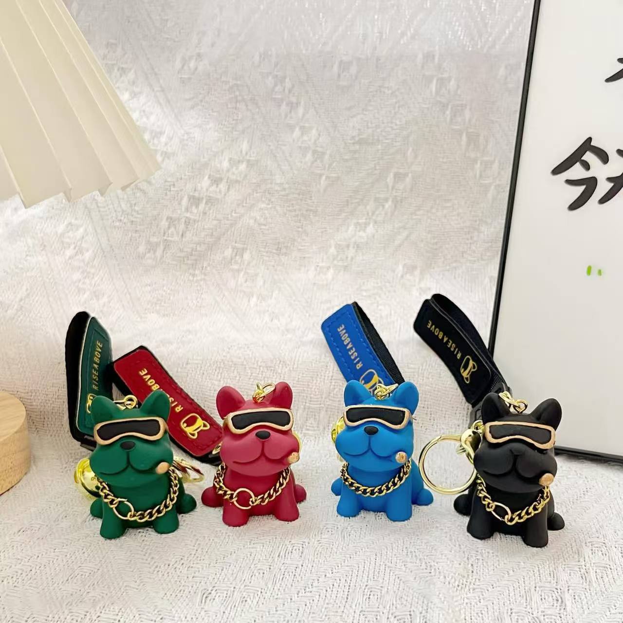 Cool Resin Bulldog Keychain, Cute Puppy Figurine Pendant, Car Schoolbag Key Chain, Exquisite Small Gift