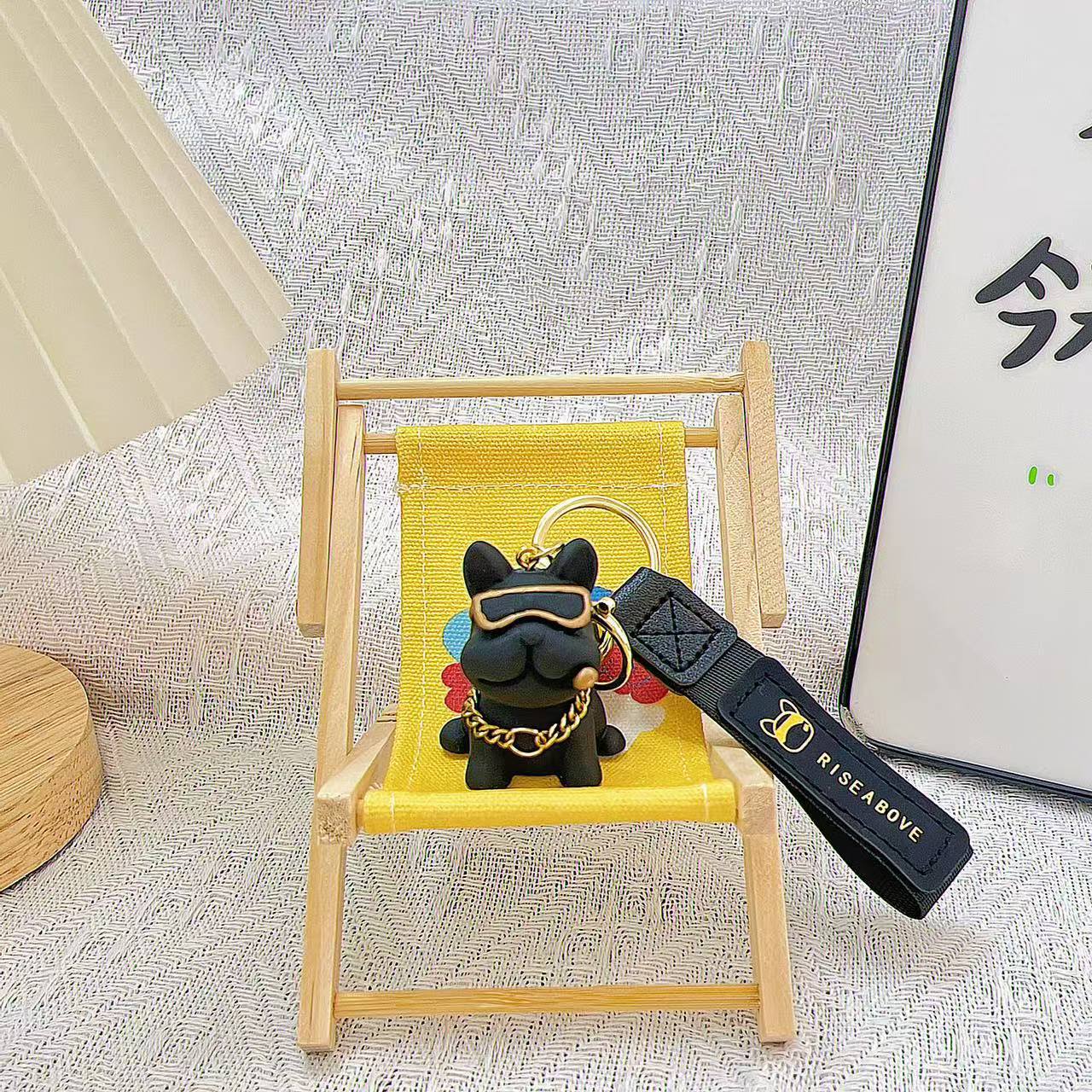 Cool Resin Bulldog Keychain, Cute Puppy Figurine Pendant, Car Schoolbag Key Chain, Exquisite Small Gift